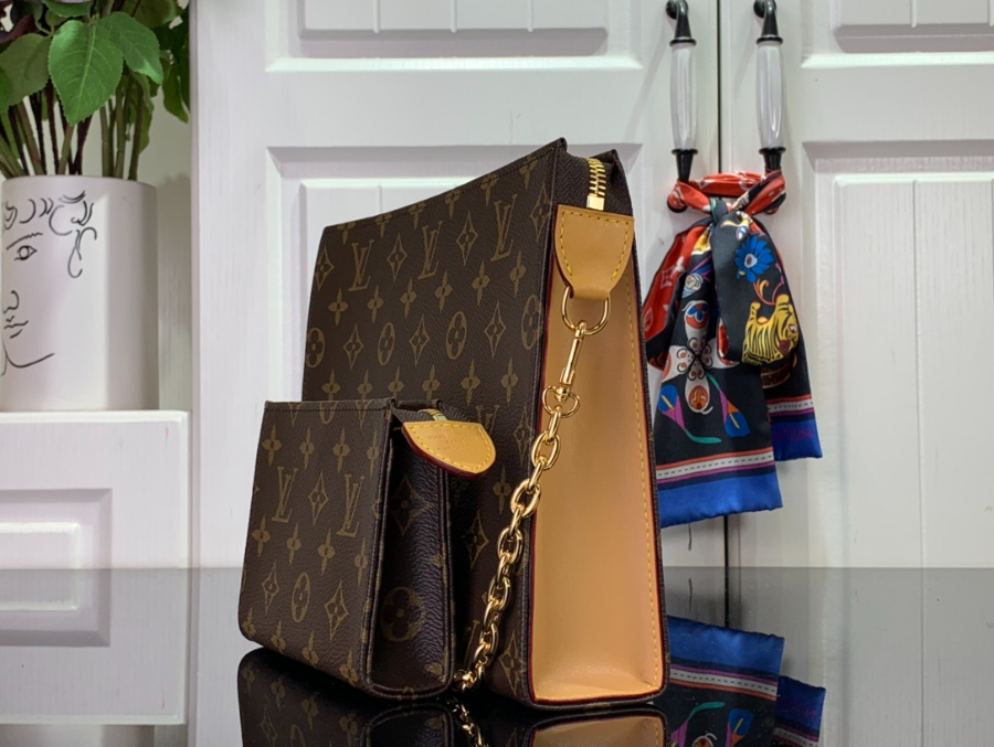 루이비통 토일레트리 파우치 온 체인 모노그램 27213cm3.jpg