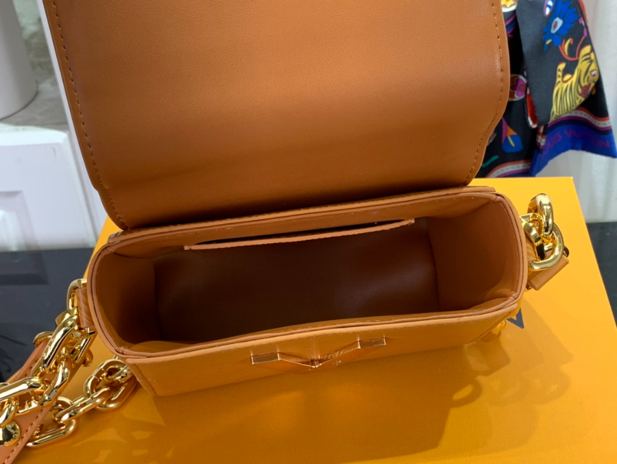 루이비통 트위스트 락 XL 골드 미엘 M22296 M22297 16.5198.5cm 1컬러5.jpg