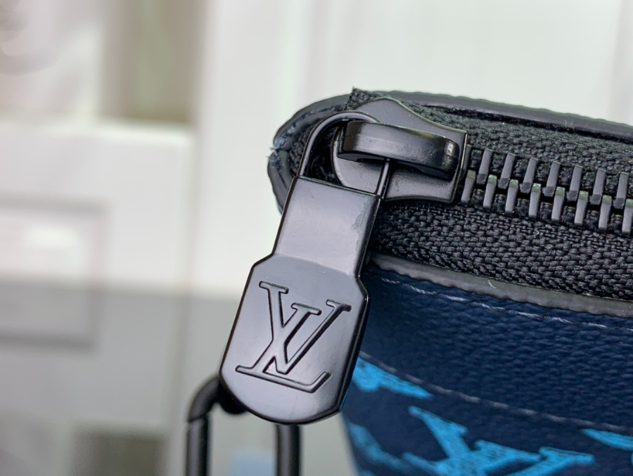 루이비통 포쉐트 투 고 모노그램 네이비 리버 블루 M82321 3021.51cm6.jpg