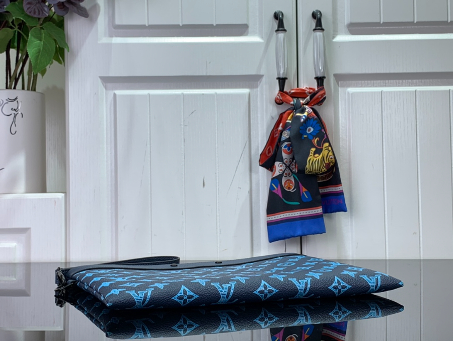 루이비통 포쉐트 투 고 모노그램 네이비 리버 블루 M82321 3021.51cm4.jpg