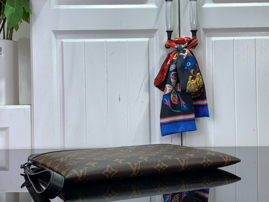 루이비통 포쉐트 투 고 모노그램 블랙 M82079 3021.51cm4.jpg