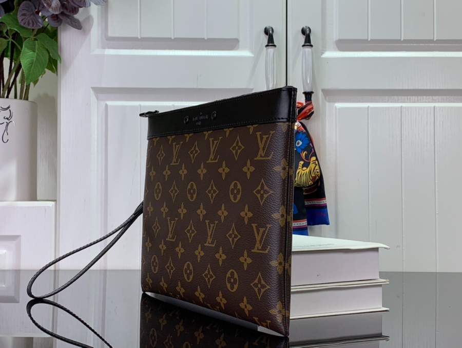 루이비통 포쉐트 투 고 모노그램 블랙 M82079 3021.51cm3.jpg