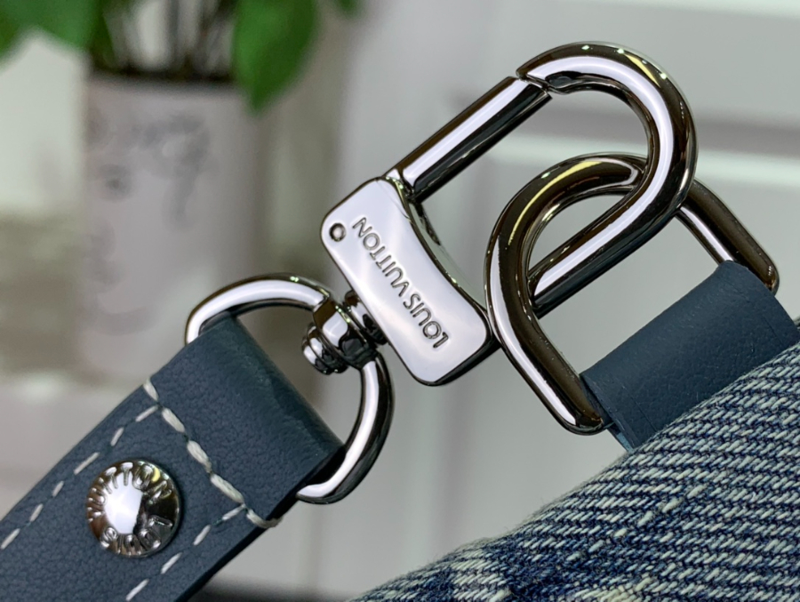 루이비통 포쉐트 투고 클러치 M82313 3021.51cm 퍼플 모노그램6.jpg