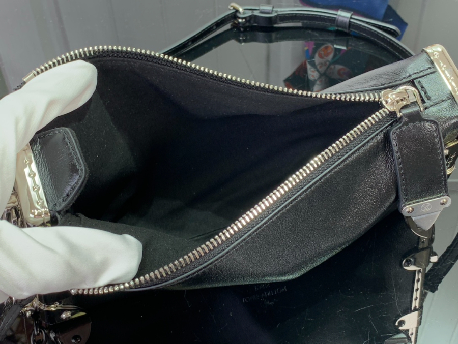 루이비통 슬림 트렁크 3컬러 M25445 23124cm06.jpg