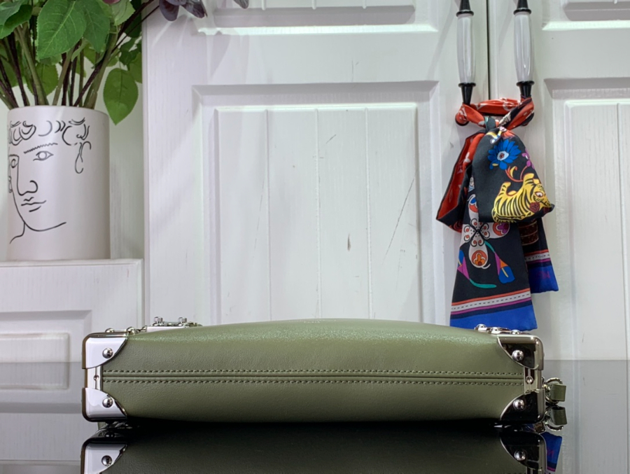 루이비통 슬림 트렁크 3컬러 M25445 23124cm17.jpg