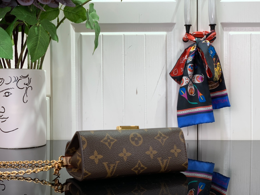 루이비통 BITSY 모노그램 파우치3.jpg