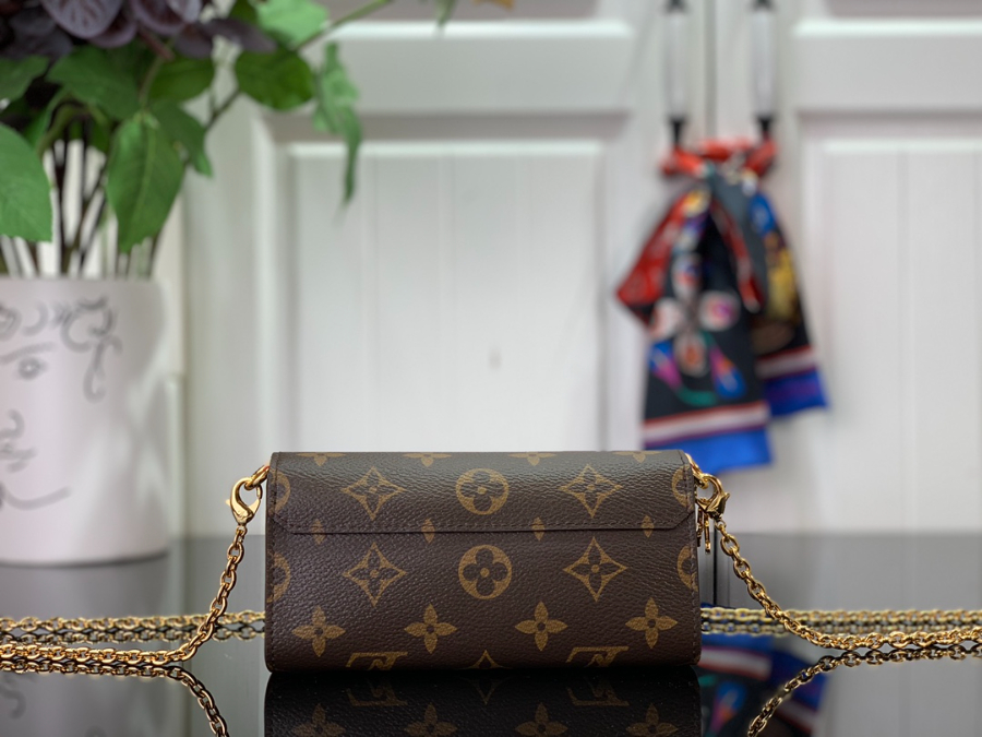 루이비통 BITSY 모노그램 파우치2.jpg