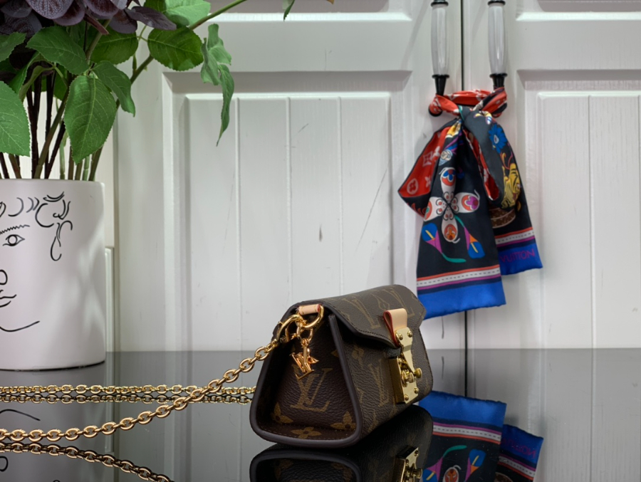 루이비통 BITSY 모노그램 파우치4.jpg