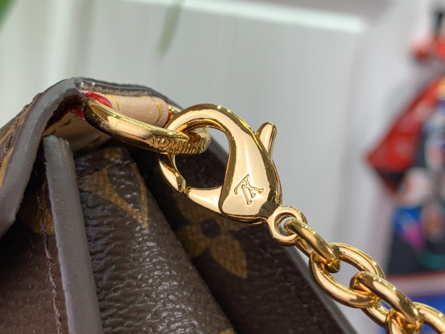 루이비통 BITSY 모노그램 파우치7.jpg