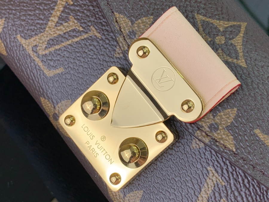 루이비통 BITSY 모노그램 파우치8.jpg