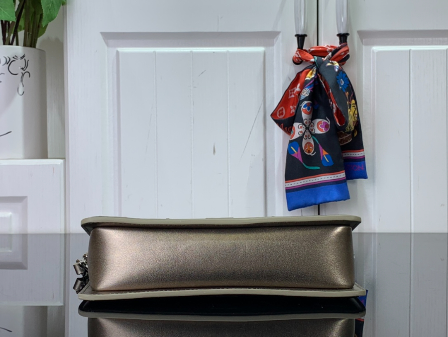 루이비통 VAVIN 파우치 M81828 21.512.55cm4.jpg