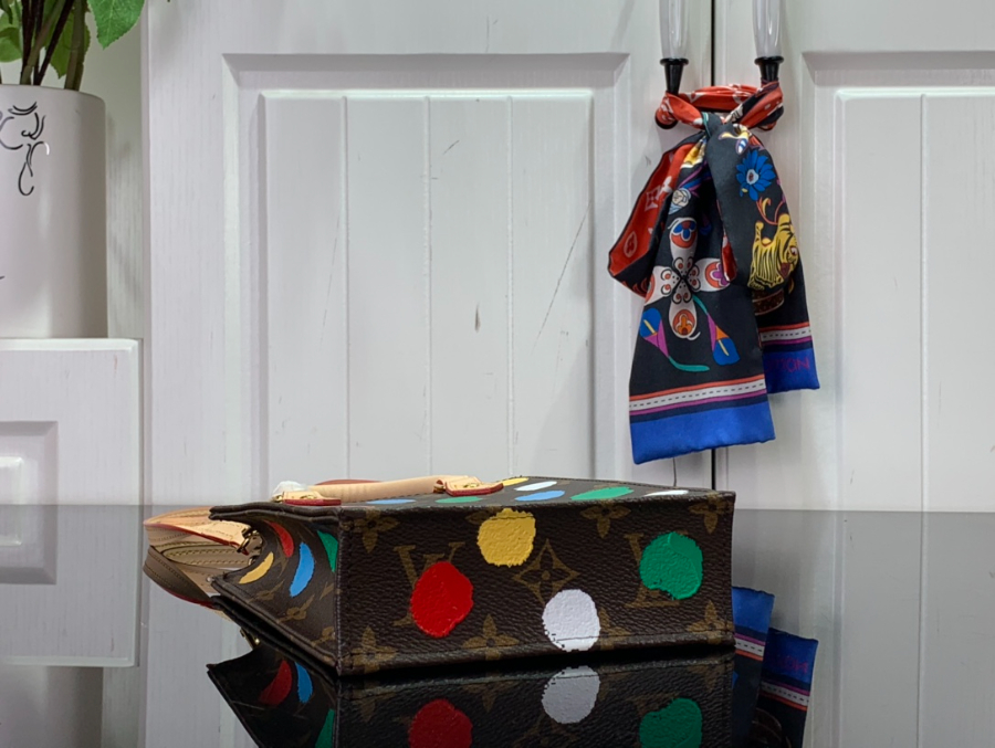 루이비통 x 야요이 쿠사마 쁘띠 삭 플라 토트 백 닷 프린트 모노그램 M81867 14175cm4.jpg