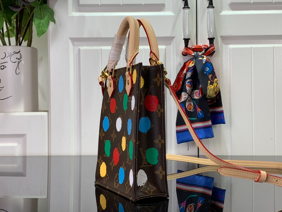루이비통 x 야요이 쿠사마 쁘띠 삭 플라 토트 백 닷 프린트 모노그램 M81867 14175cm3.jpg