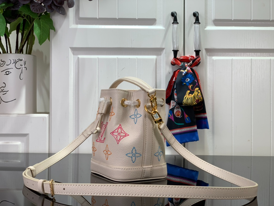 루이비통 아카데미 나노노에 버켓백 131610cm M230883.jpg