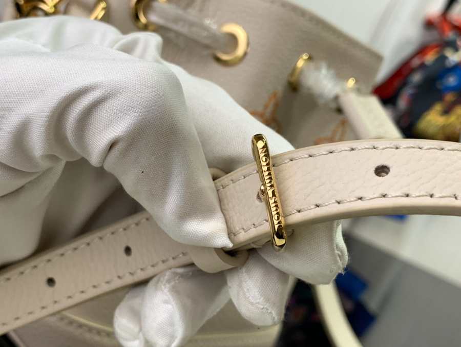 루이비통 아카데미 나노노에 버켓백 131610cm M230886.jpg