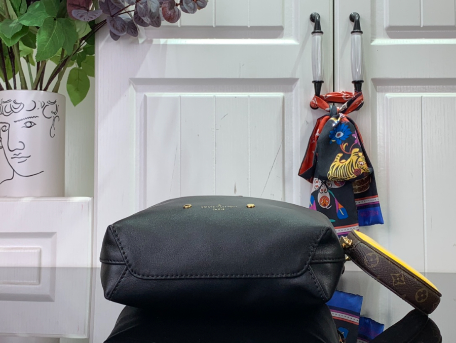 루이비통 아틀란티스 BB M11387 17177cm 블랙4.jpg