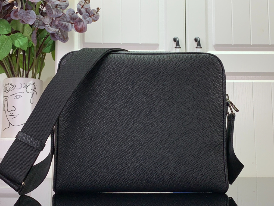 루이비통 알렉스 메신저 M30260 21.5244.5cm2.jpg