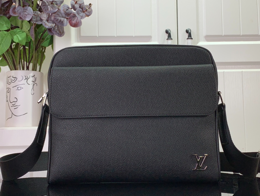 루이비통 알렉스 메신저 M30260 21.5244.5cm1.jpg