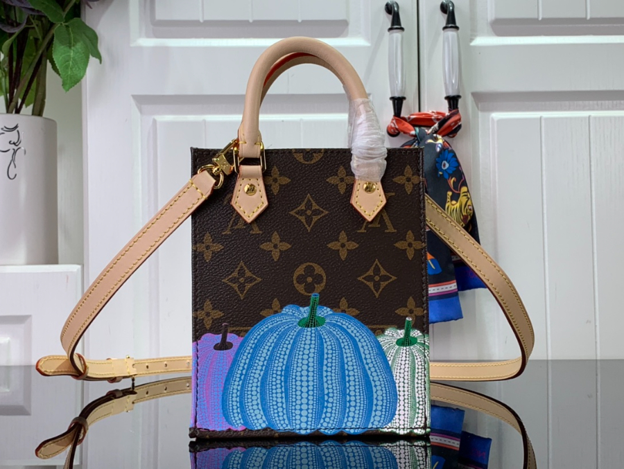 루이비통 YK 쁘띠 삭 플라 14175cm2.jpg