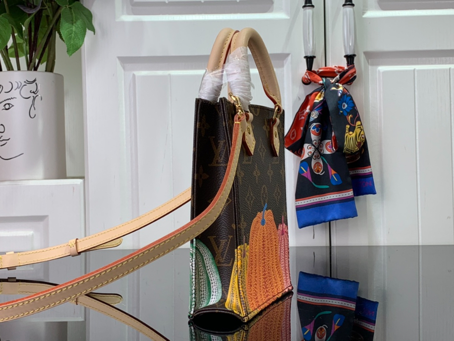 루이비통 YK 쁘띠 삭 플라 14175cm3.jpg