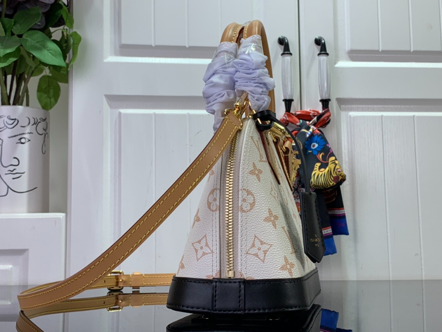 루이비통 알마 BB 모노그램 화이트 251912cm M531523.jpg