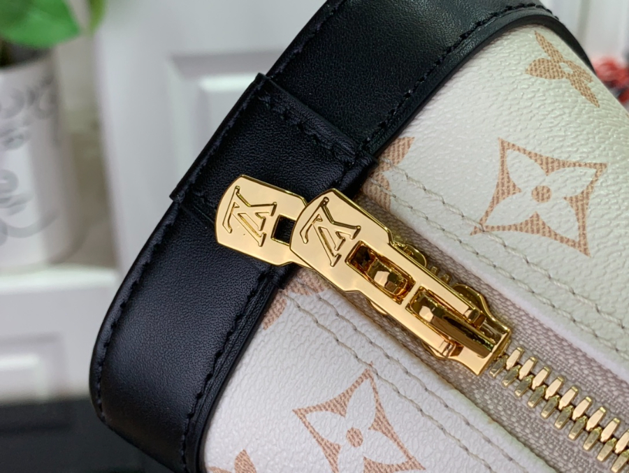 루이비통 알마 BB 모노그램 화이트 251912cm M531526.jpg