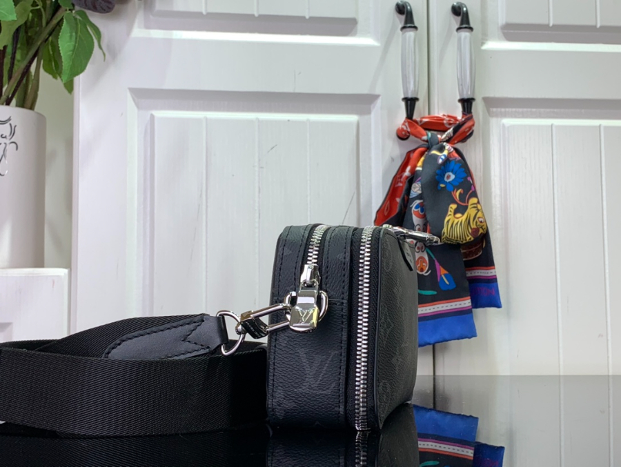 루이비통 알파 웨어러블 월릿 크로스백 M81260 18.5116.5cm3.jpg