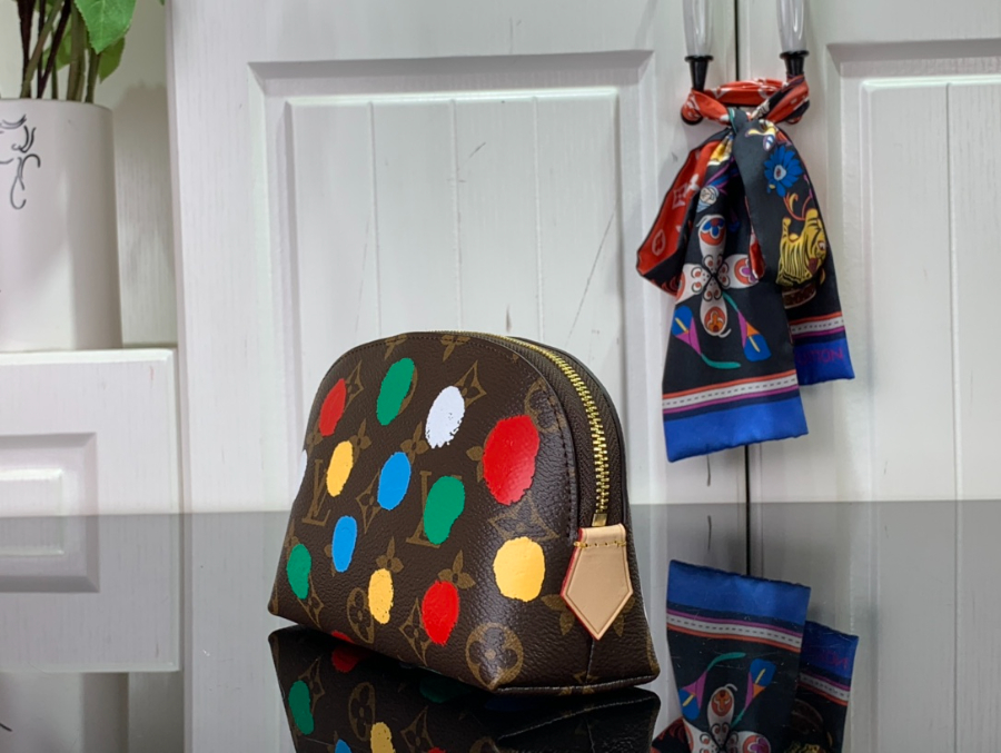 루이비통 YK 코스메틱 파우치 M81895 17611.5cm3.jpg