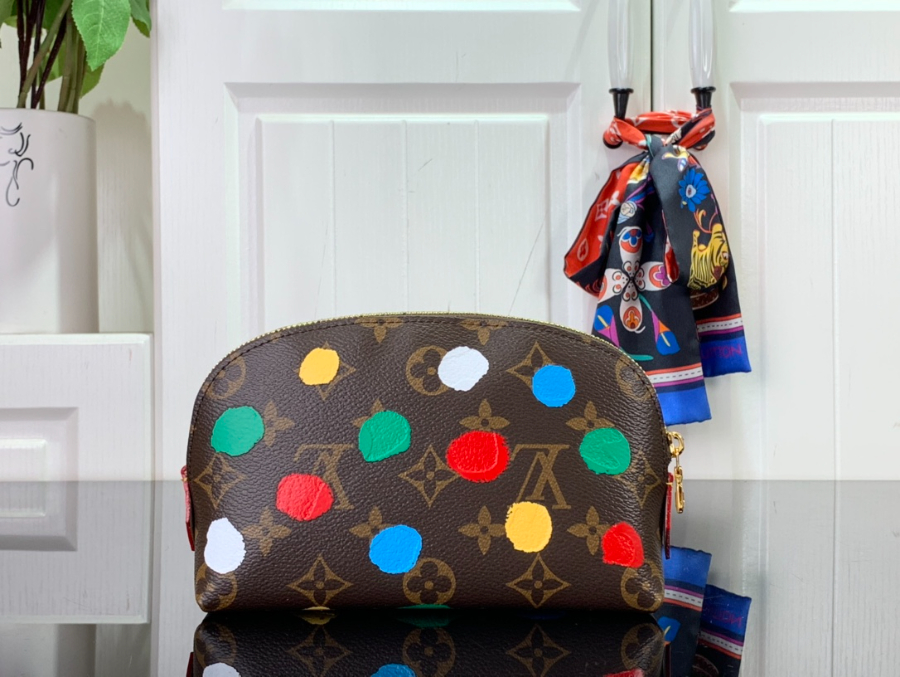 루이비통 YK 코스메틱 파우치 M81895 17611.5cm2.jpg