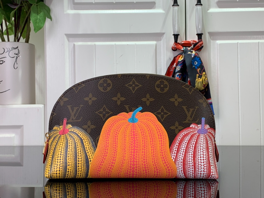 루이비통 YK 쿠사마야요이 코스메틱 파우치 M46472 24176cm1.jpg