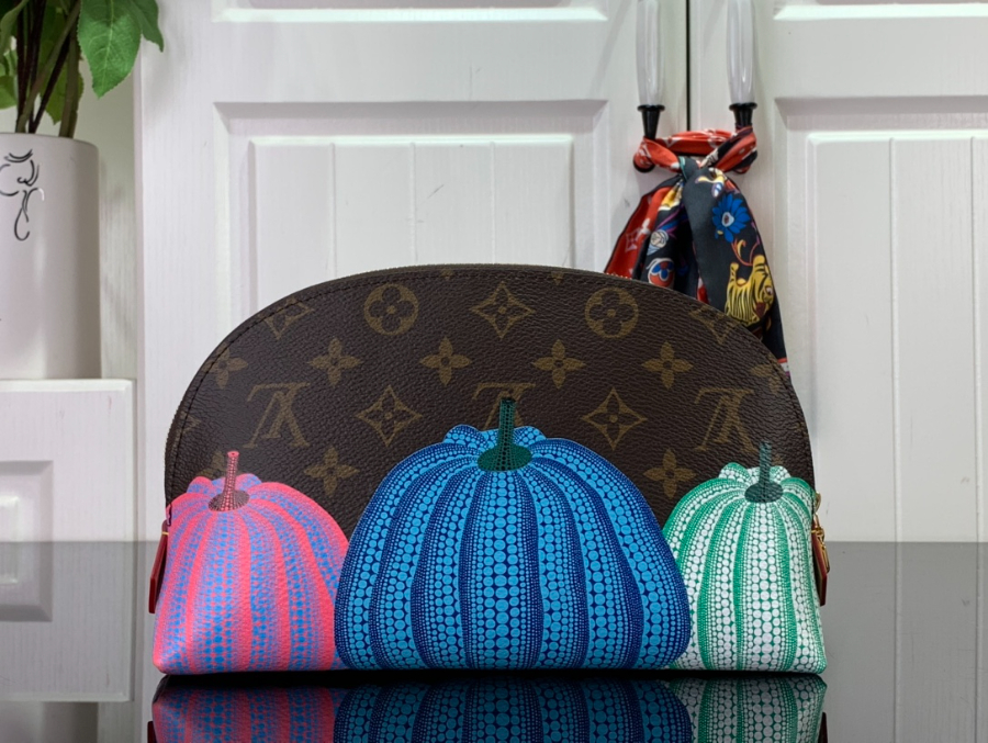 루이비통 YK 쿠사마야요이 코스메틱 파우치 M46472 24176cm2.jpg