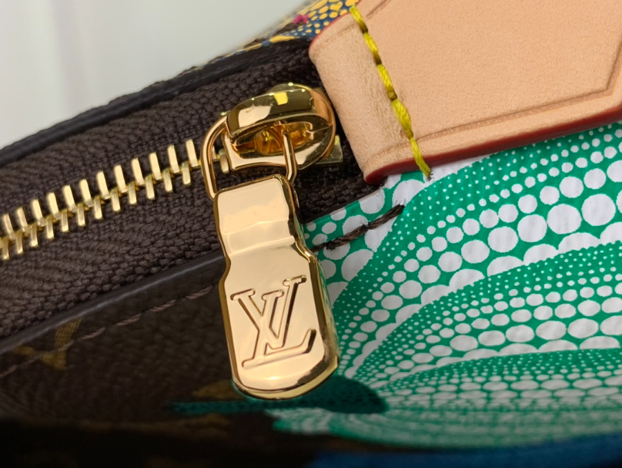 루이비통 YK 쿠사마야요이 코스메틱 파우치 M46472 24176cm6.jpg