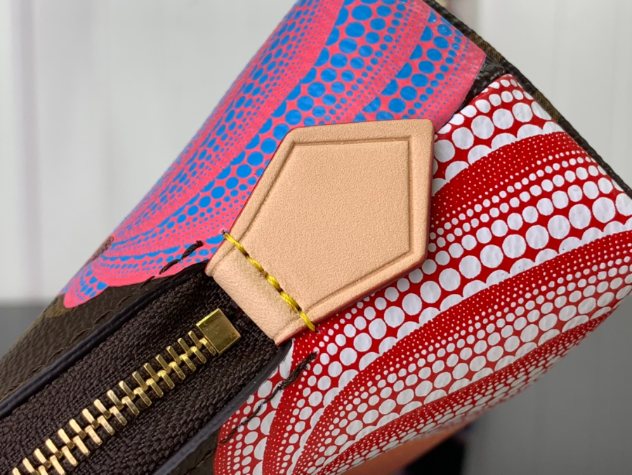 루이비통 YK 쿠사마야요이 코스메틱 파우치 M46472 24176cm8.jpg