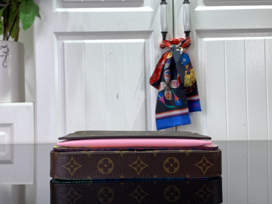 루이비통 YK 펠리시 포쉐트 크로스백 M82108 21123cm4.jpg