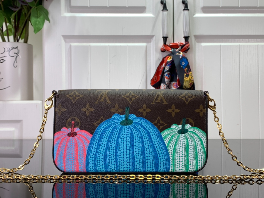 루이비통 YK 펠리시 포쉐트 크로스백 M82108 21123cm2.jpg