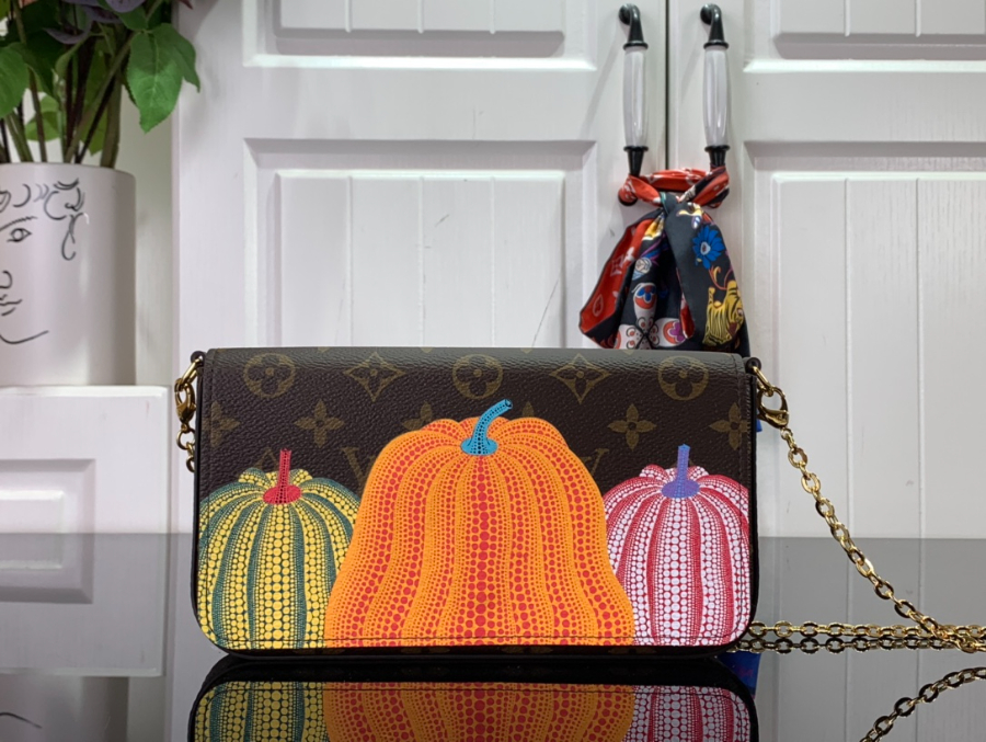 루이비통 YK 펠리시 포쉐트 크로스백 M82108 21123cm1.jpg