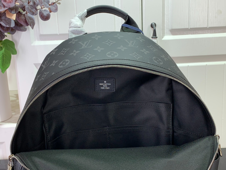 루이비통 디스커버리 백팩 M46553 293820cm 블랙5.jpg