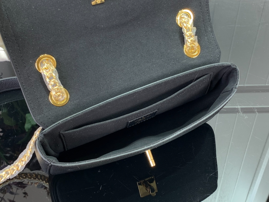 루이비통 락미 이스트 웨스트 체인 백 M22304 M22303 23.5146cm 1컬러06.jpg