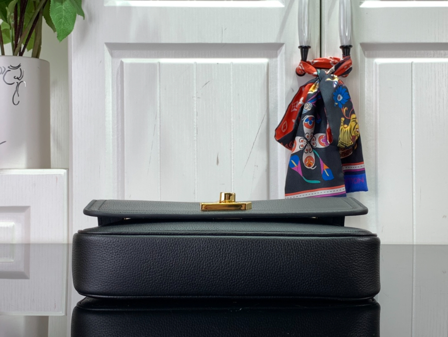 루이비통 락미 이스트 웨스트 체인 백 M22304 M22303 23.5146cm 1컬러05.jpg