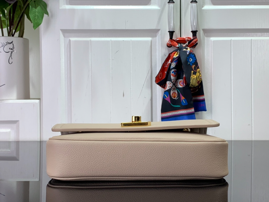 루이비통 락미 이스트 웨스트 체인 백 M22304 M22303 23.5146cm 2컬러4.jpg