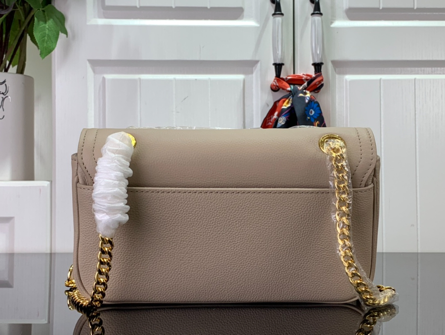 루이비통 락미 이스트 웨스트 체인 백 M22304 M22303 23.5146cm 2컬러2.jpg