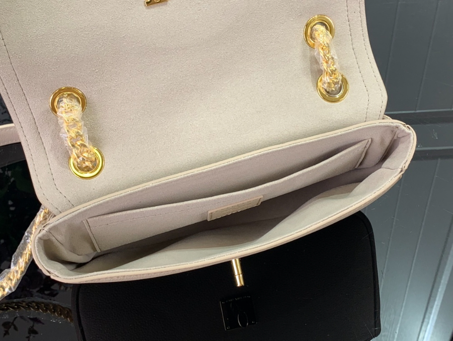 루이비통 락미 이스트 웨스트 체인 백 M22304 M22303 23.5146cm 2컬러5.jpg