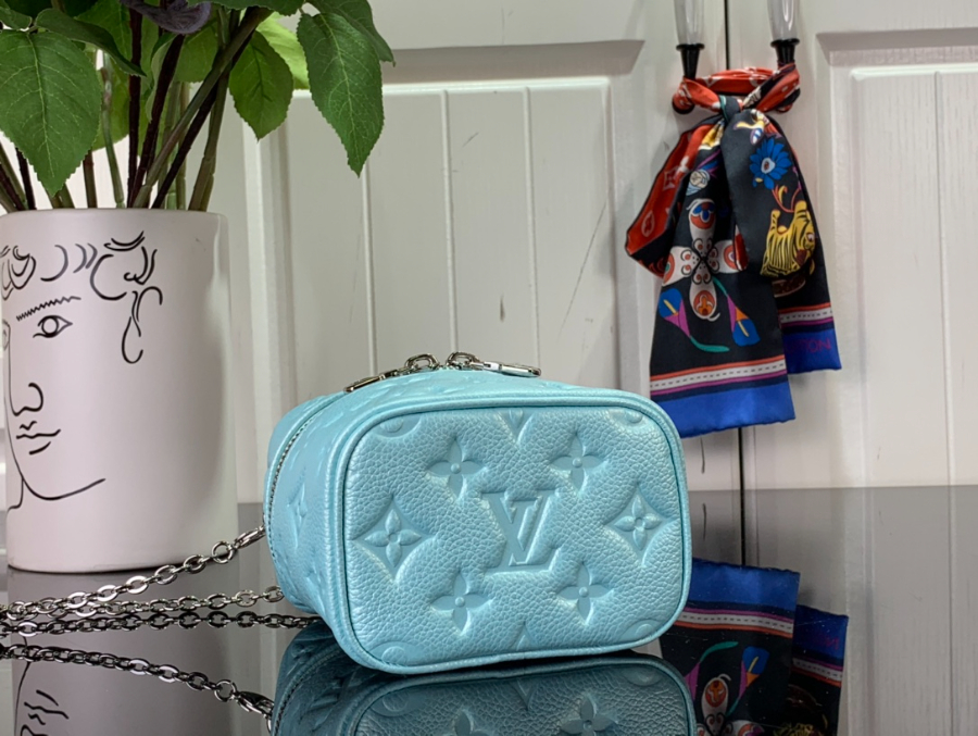 루이비통 마이크로 베니티 가방 11108cm M82168 1컬러4.jpg