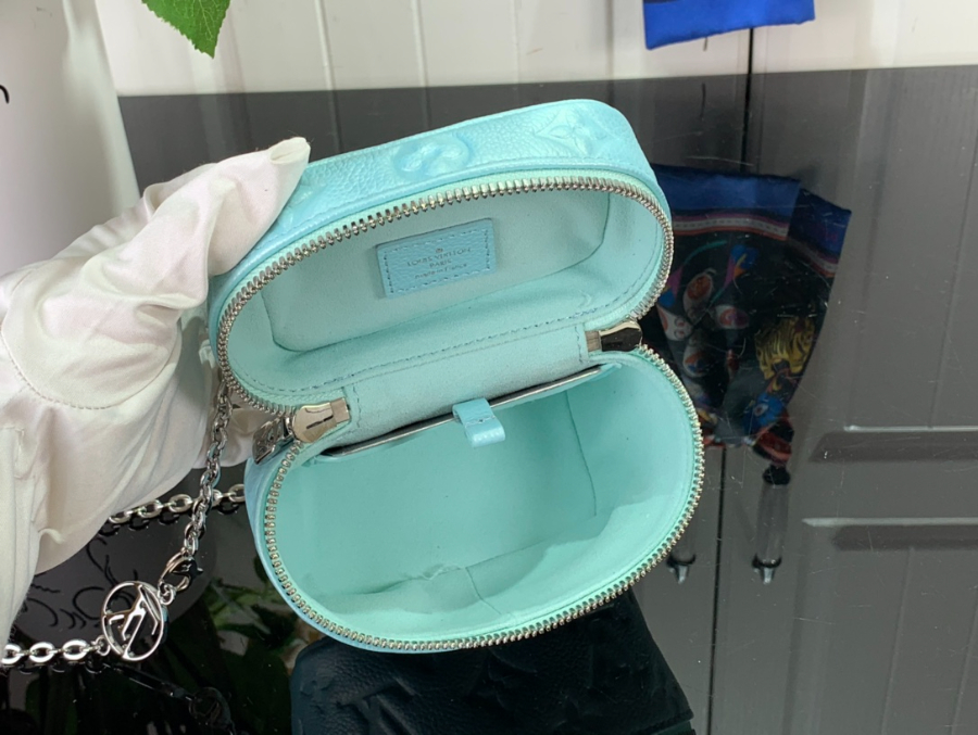 루이비통 마이크로 베니티 가방 11108cm M82168 1컬러5.jpg