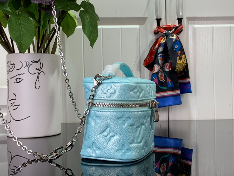 루이비통 마이크로 베니티 가방 11108cm M82168 1컬러3.jpg