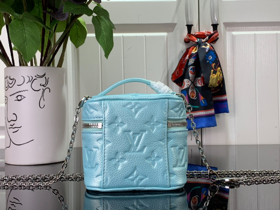 루이비통 마이크로 베니티 가방 11108cm M82168 1컬러2.jpg