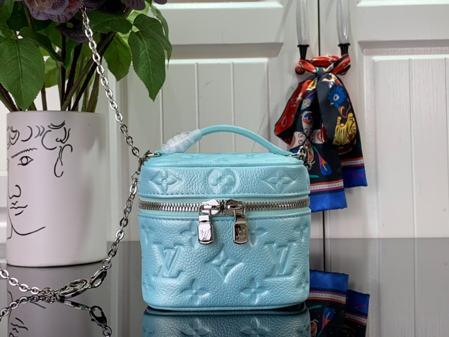 루이비통 마이크로 베니티 가방 11108cm M82168 1컬러1.jpg