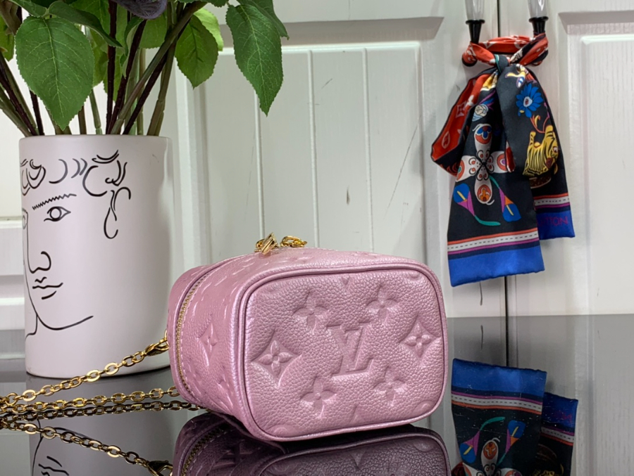 루이비통 마이크로 베니티 가방 11108cm M82168 2컬러4.jpg