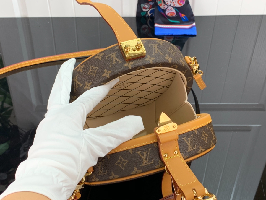 루이비통 쁘띠뜨 부아뜨 샤포 모노그램 M43514 17.516.57.5cm 1컬러5.jpg