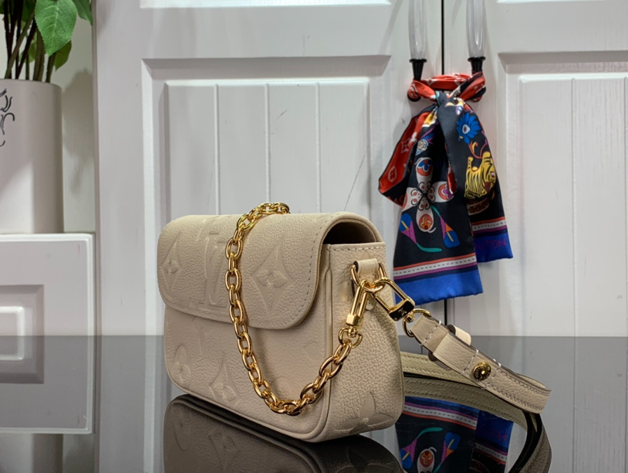 루이비통 아이비 체인 지갑 모노그램 앙프렝뜨 크림 M82210 23.5124.5cm3.jpg